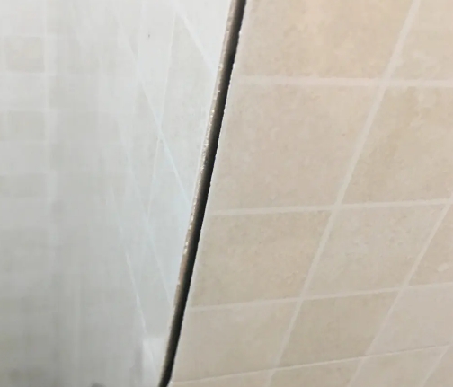 武强瓷砖空鼓维修公司分享阳台瓷砖脱落的修复过程可以分为以下几个步骤