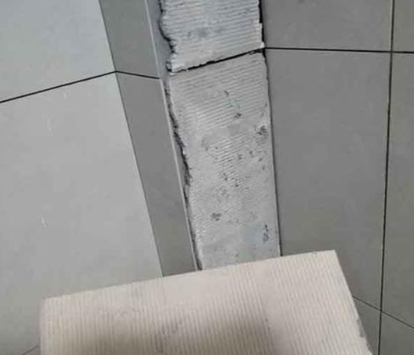 武强瓷砖空鼓维修公司分享下厨房瓷砖脱落的补救措施。